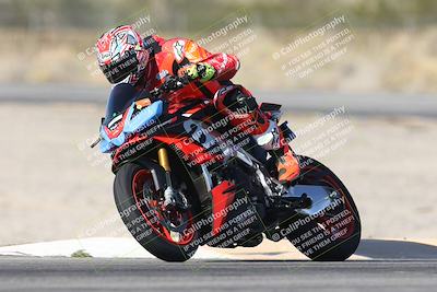 media/Dec-01-2025-Moto Forza (Mon) [[2daa91e15f]]/1-Advanced Group/Session 3 (Turn 3)/